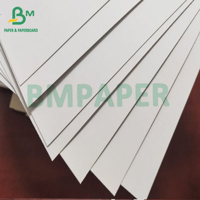 পুনর্ব্যবহারযোগ্য 400gsm সম্পূর্ণরূপে প্রলিপ্ত সাদা রেখাযুক্ত চিপবোর্ড ধূসর পিছনে