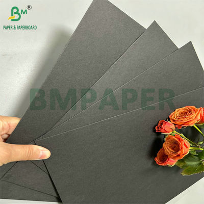 শপিং ব্যাগের জন্য 300 গ্রাম 350 গ্রাম অবিচ্ছিন্ন কঠিন কালো কাগজ 70 X 100 সেমি