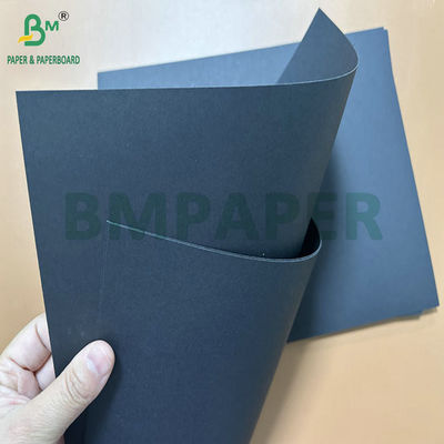 300 গ্রাম 350 গ্রাম 65 x 90 সেমি উপহার বাক্সের জন্য অ-আচ্ছাদিত কালো ক্রাফট কাগজ