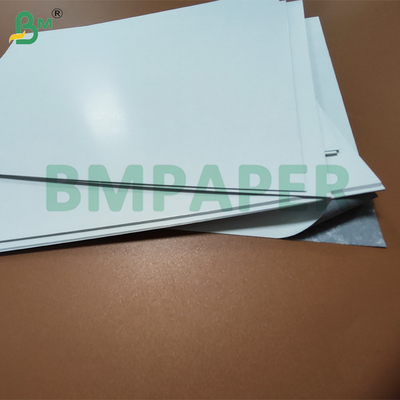 310gsm 320gsm গ্লোসি সি 2 এস ব্ল্যাক কোর পেপার গেমিং কার্ডের জন্য A3 A4 উচ্চ অপ্যাক্টিভিটি